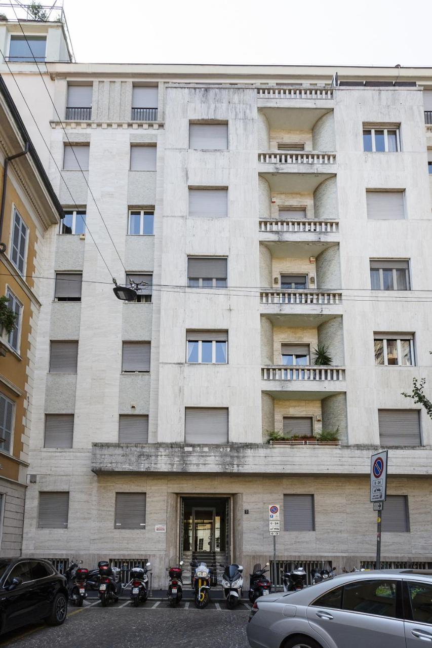 S. Maria Valle Central Roomy Flat Milan Bagian luar foto