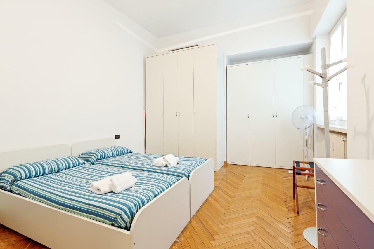 S. Maria Valle Central Roomy Flat Milan Bagian luar foto